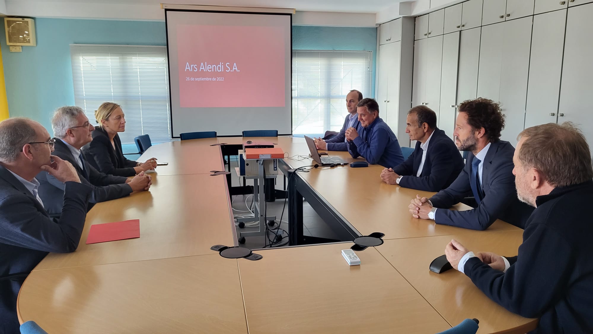 Los consejeros de Economía y Agricultura han visitado las instalaciones y silos de Alendi