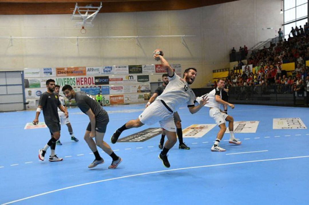 Balonmano Nava superó al Villa de Aranda tras una gran segunda parte