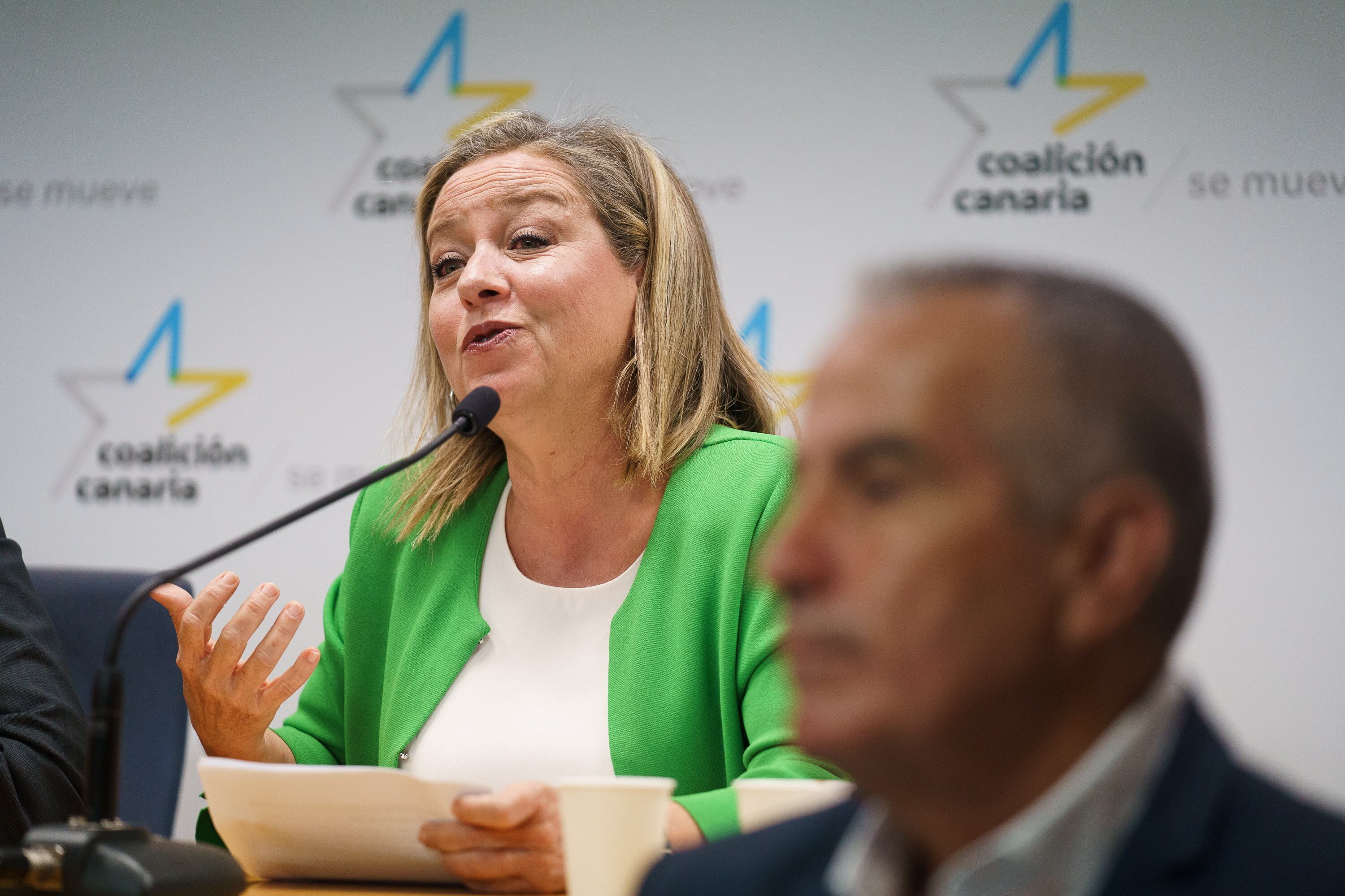 GRAFCAN2267. SANTA CRUZ DE TENERIFE, 14/11/2022.- Las diputada Ana Oramas durante la rueda de prensa que ofreció este lunes para informar sobre la posición del partido respecto a los Presupuestos Generales del Estado para 2023. EFE/ Ramón De La Rocha
