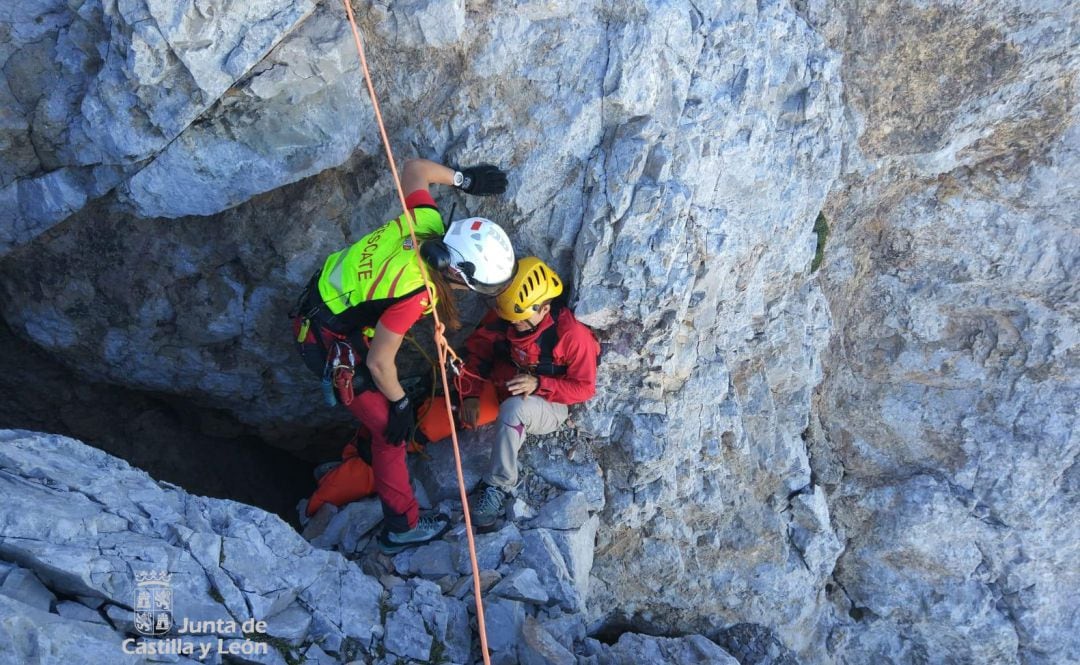 Imagen de la montañera auxiliada