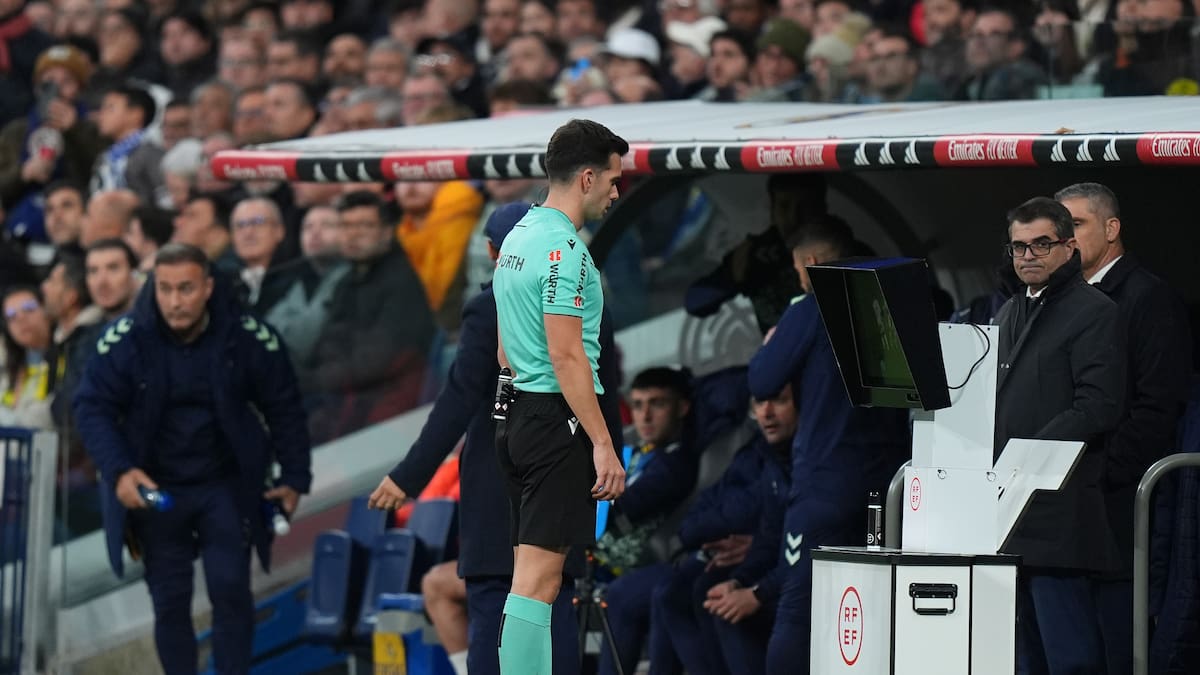 El enganchón entre Manu Carreño y Clos Gómez por los fallos del VAR en España: “Os animo a pitar un partido de fútbol”