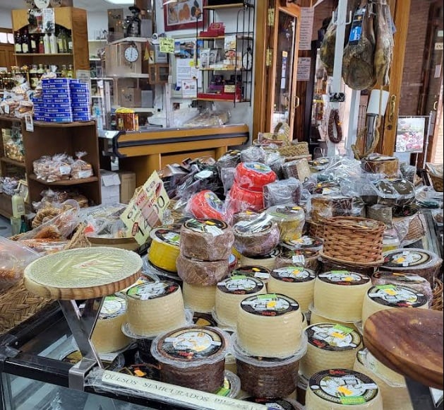 Interior del establecimiento de Nieves Téllez en Almagro