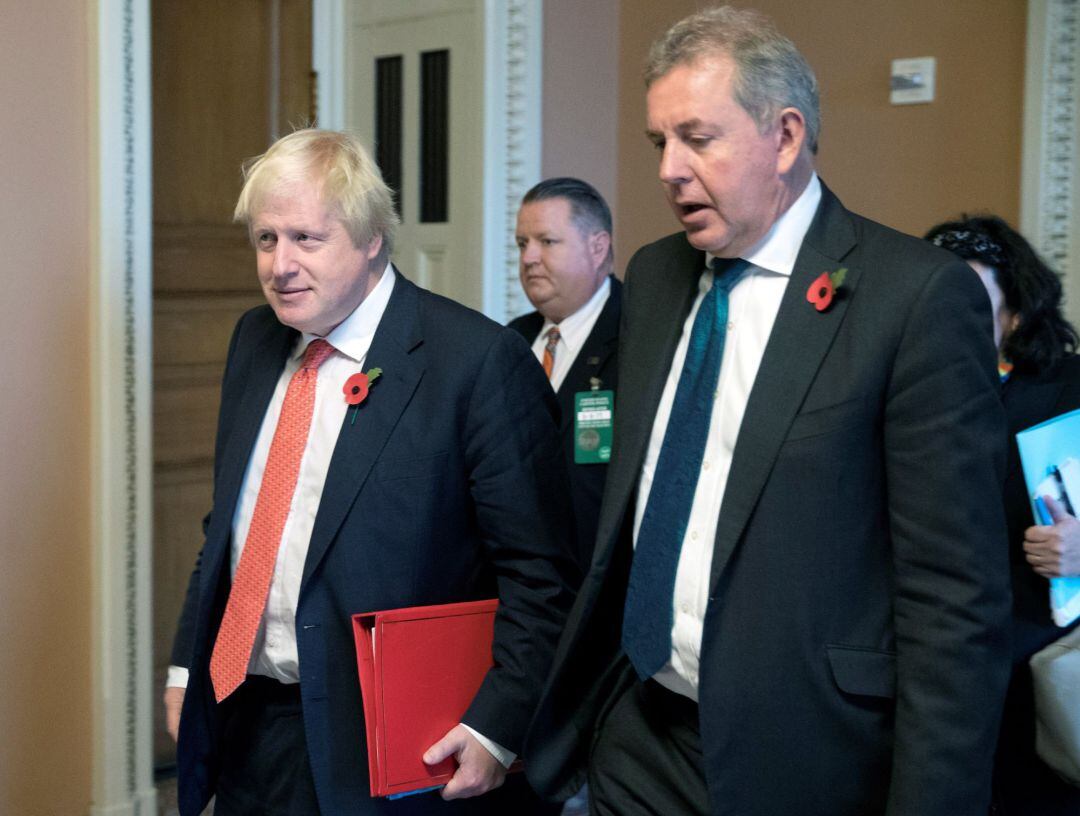 El embajador británico en EEUU, Kim Darroch, junto al ministro Boris Johnson