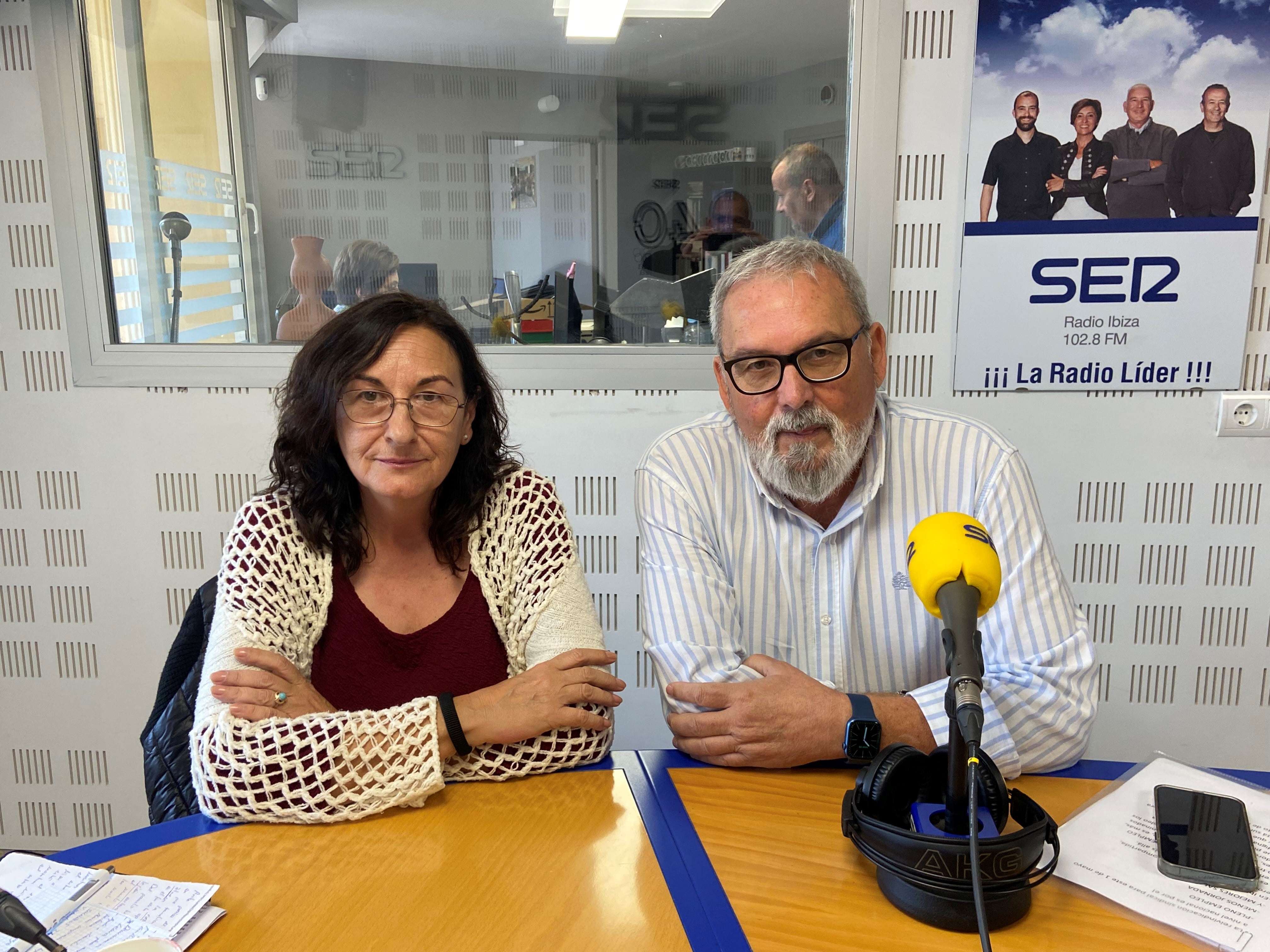 Campillo junto a la secretaria general de CCOO, Consuelo López, en los estudios de Radio Ibiza