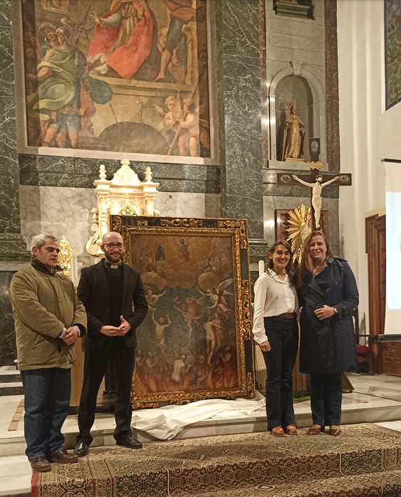 Presentación de la restauración “Las ánimas benditas”. Alcaldesa Silvia Díaz del Fresno; Párroco Juan Ignacio López; Restauradora Noemí Sierra/Fotografía: Noemí Sierra.