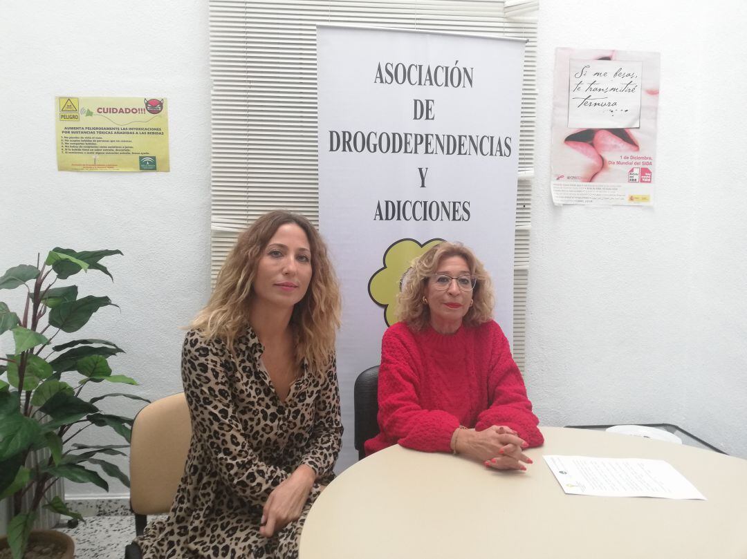 La vice-presidenta de Arde, Irene Garrido, junto a la presidente, Belén Calderón