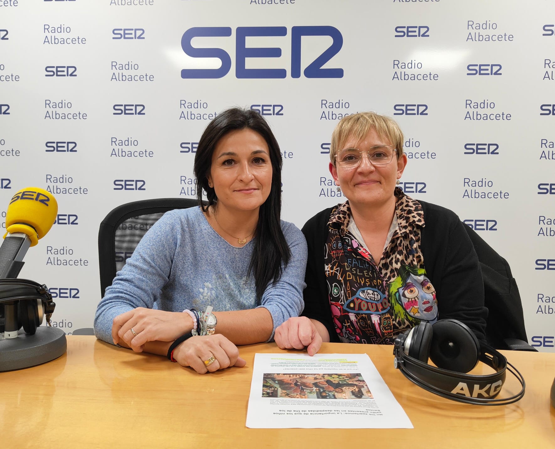 Carmen Balibrea y Cristina Ramírez, de Funeraria La Nueva en los estudios de Radio Albacete