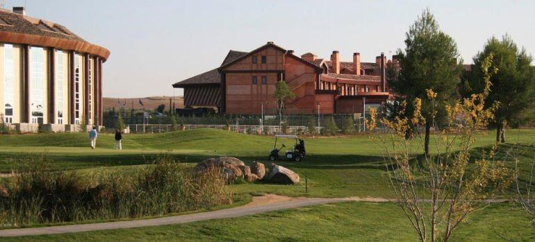 Liberbank trabaja para reabrir los dos hoteles del campo de golf de esta localidad toledana 