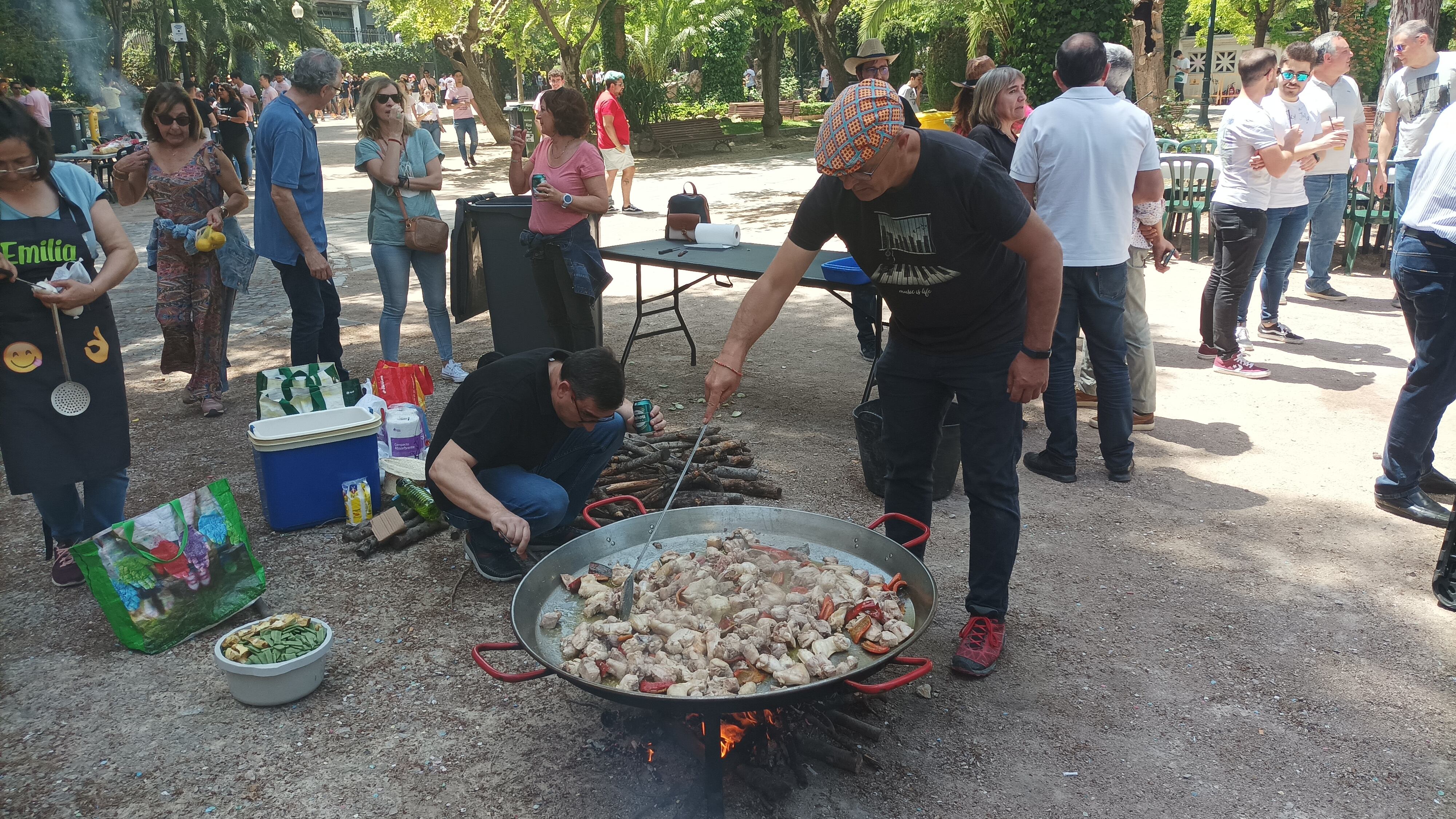 Elaboración de una paella en la fiesta del campus de Alcoy de la UPV