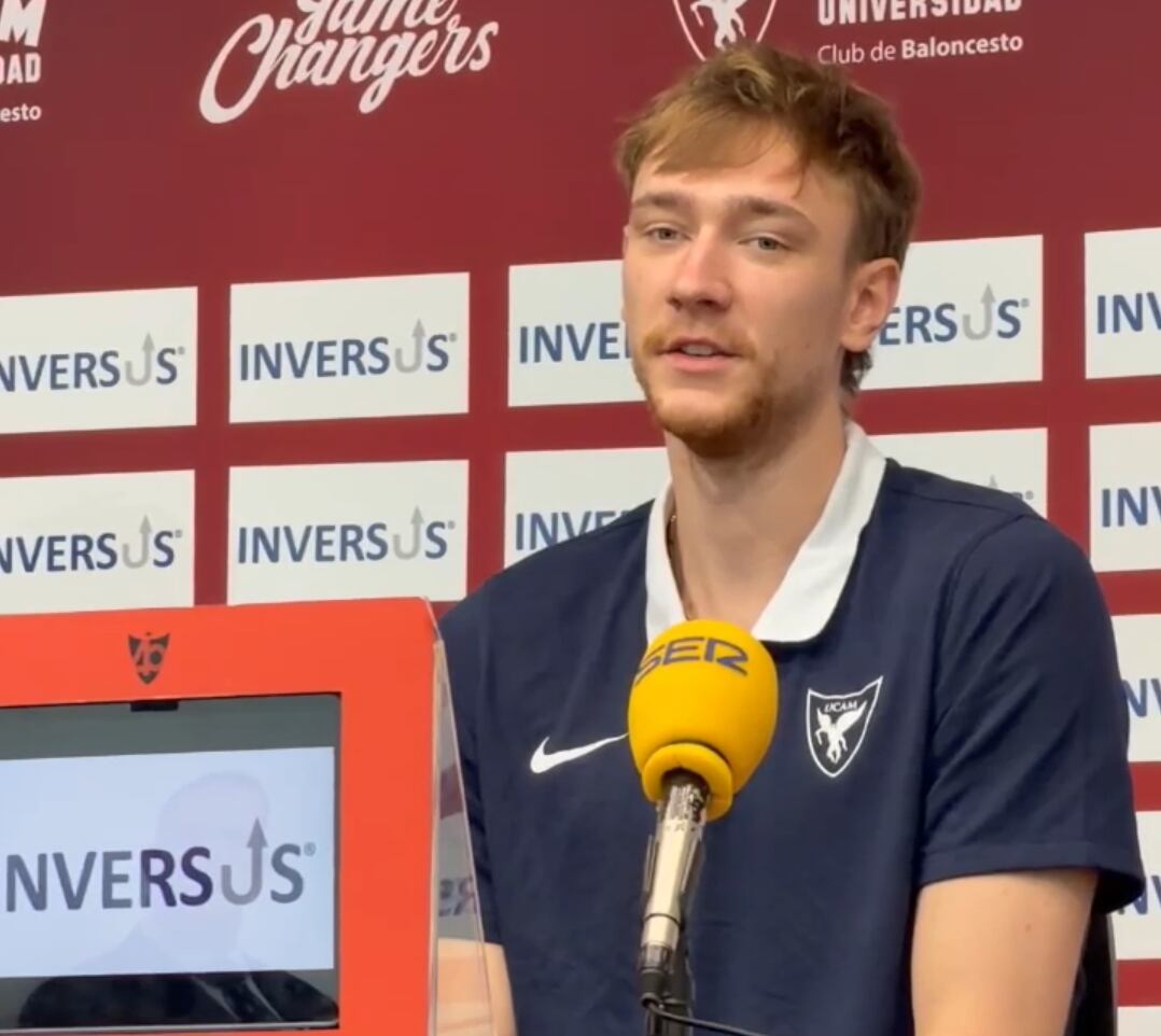 Sander Raieste en la sala de prensa del Palacio