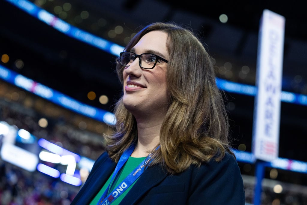 La demócrata Sarah McBride se convierte en la primera mujer transgénero en conseguir un escaño en el Congreso de EEUU