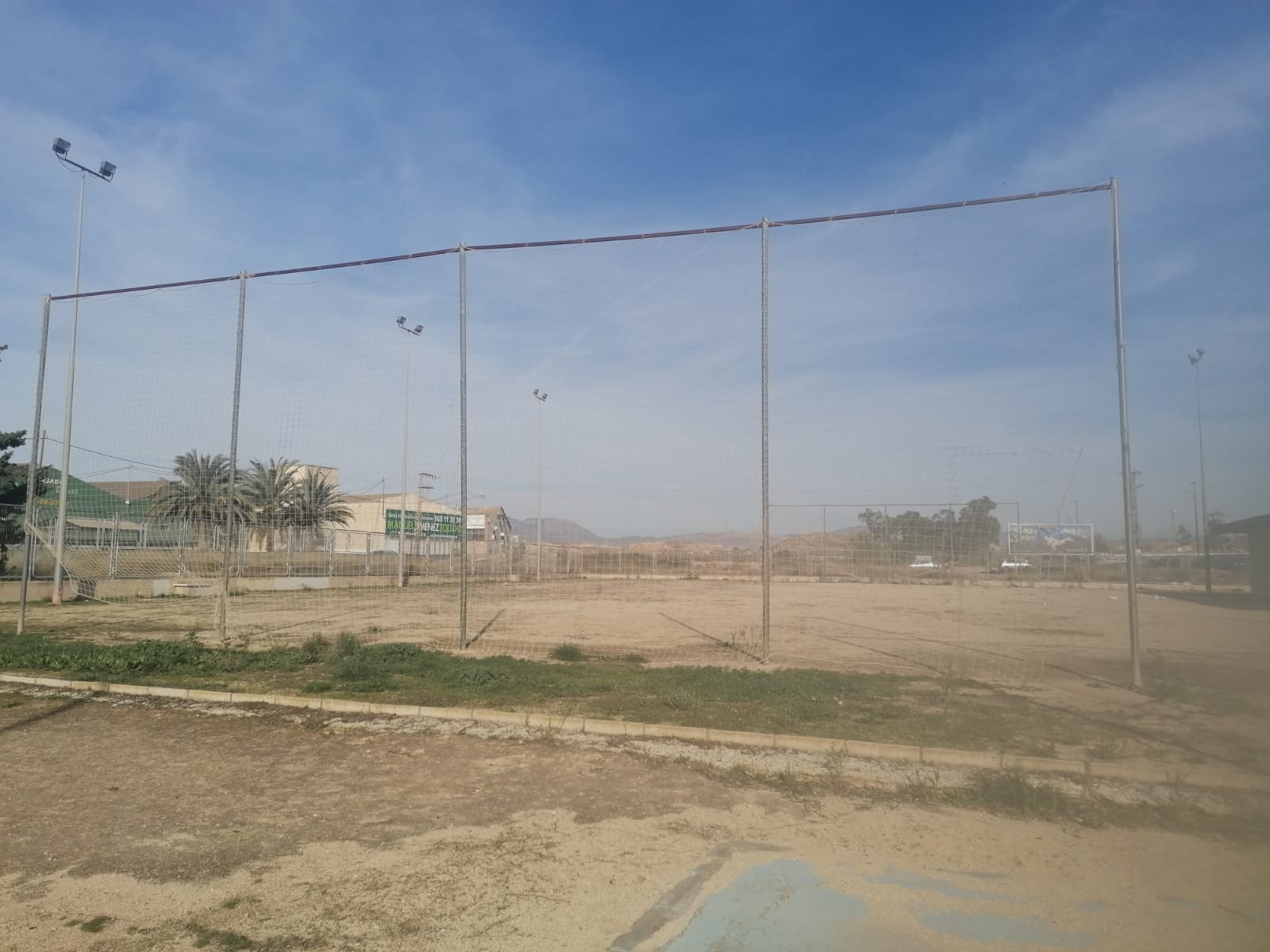 Pista de fútbol del polideportivo de Ciudad de Asís de Alicante