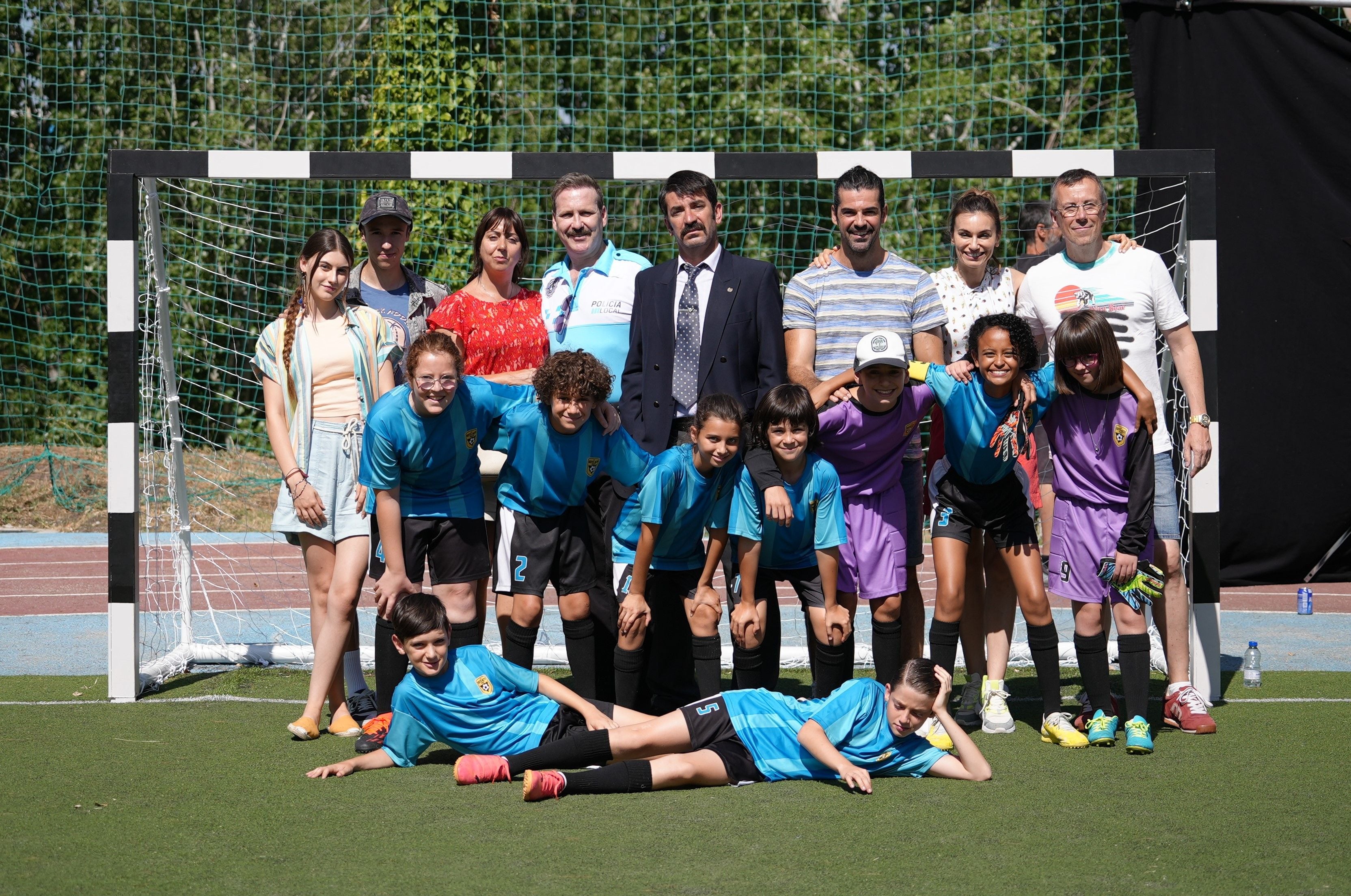 MADRID, 01/08/2024.- La pandilla del equipo Soto Alto F.C., los protagonistas de la saga de literatura juvenil creada por Roberto Santiago, vuelven a dar el salto a la gran pantalla en &#039;Los Futbolísimos y el misterio del tesoro pirata&#039;, cinta que acaba de comenzar su rodaje bajo la dirección de Miguel Ángel Lamata. EFE/  Chester Media Producciones