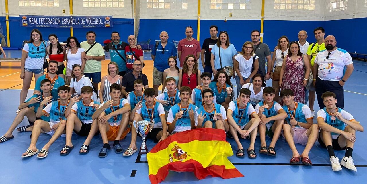 La gran familia del Mintonette tras un nuevo logro nacional.