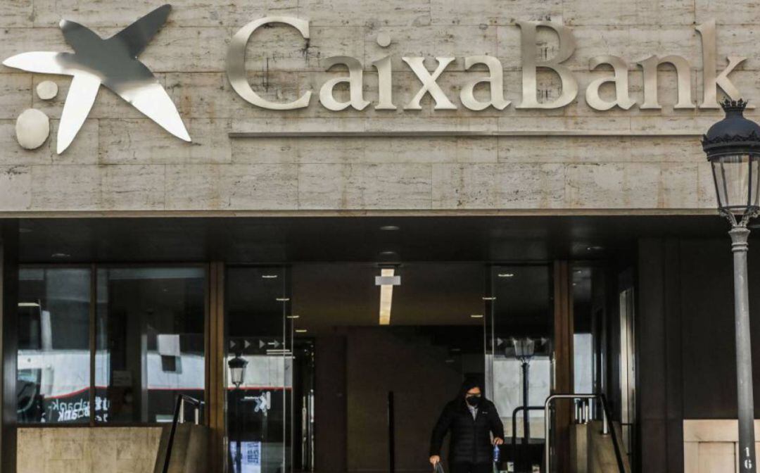 CaixaBank plantea el despido de 8.291 en toda España