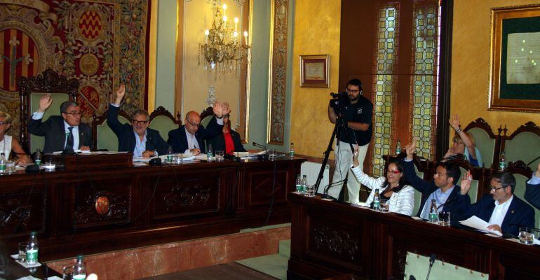 Els grups de la Paeria avalen la transparència i participació del cartipàs però discrepen sobre despeses i càrrecs