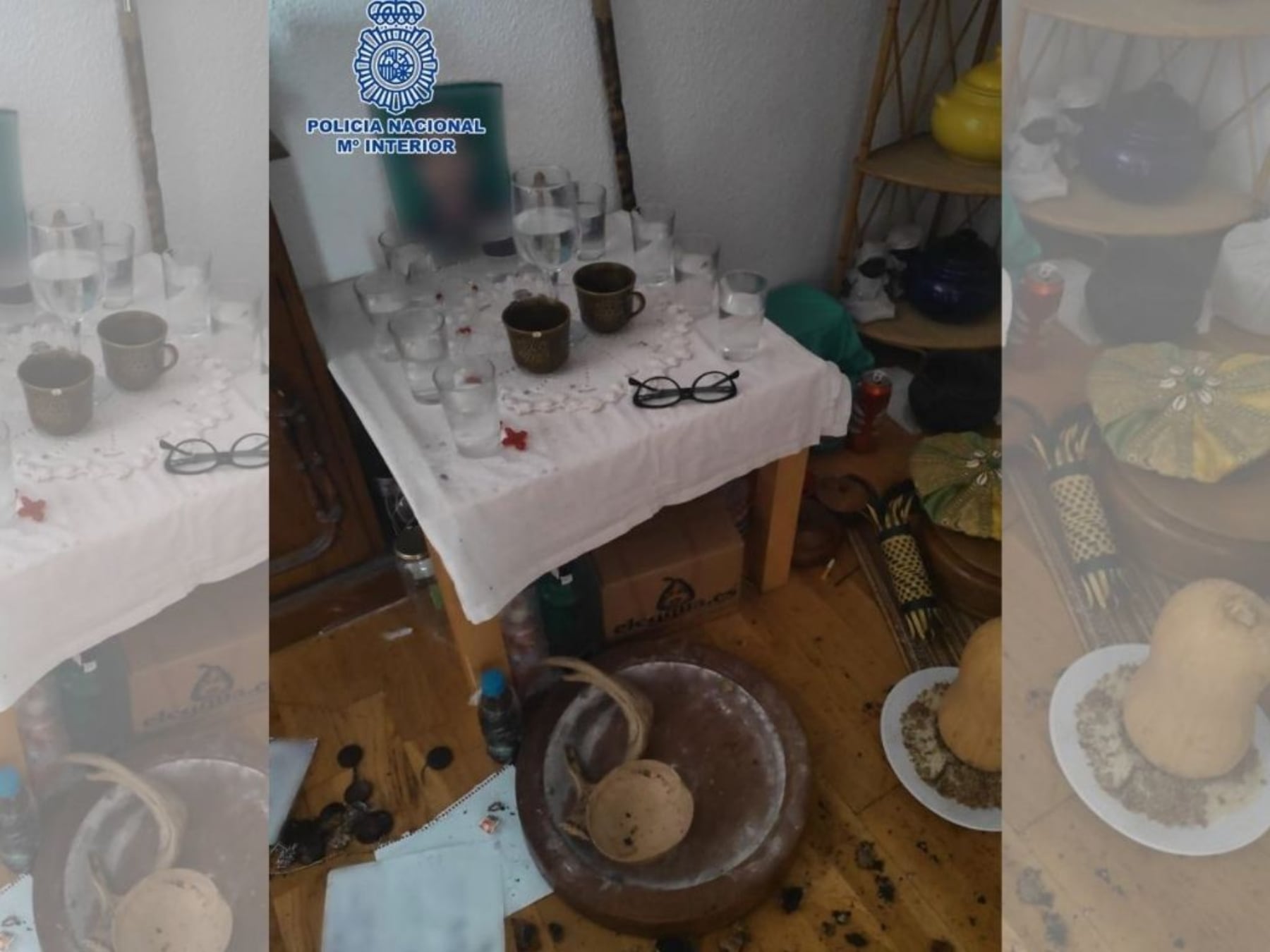 Altar satánico que los agentes encontraron en la vivienda de la detenida.