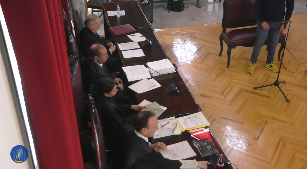 Primera sesión de juicio con jurado popular sobre el crimen de Ugena (Toledo). Una madrugada de febrero 2021, el procesado entró a casa de un varón de 67 años y lo mató a golpes. Foto: Audiencia Provincial de Toledo.