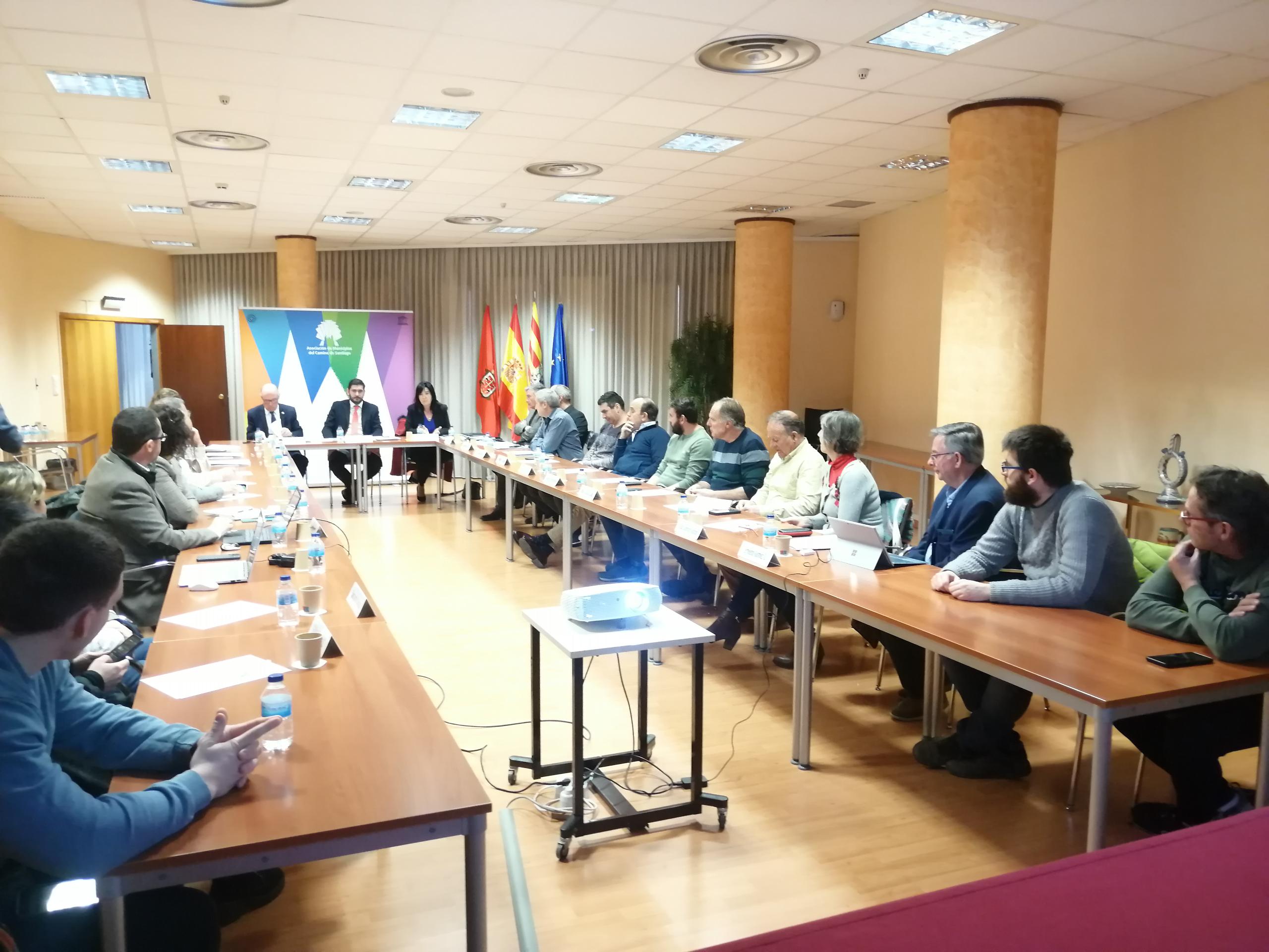 Una veintena de alcaldes del Camino de Santiago francés por Aragón se reunían este martes con el vicepresidente Alejandro Nolasco