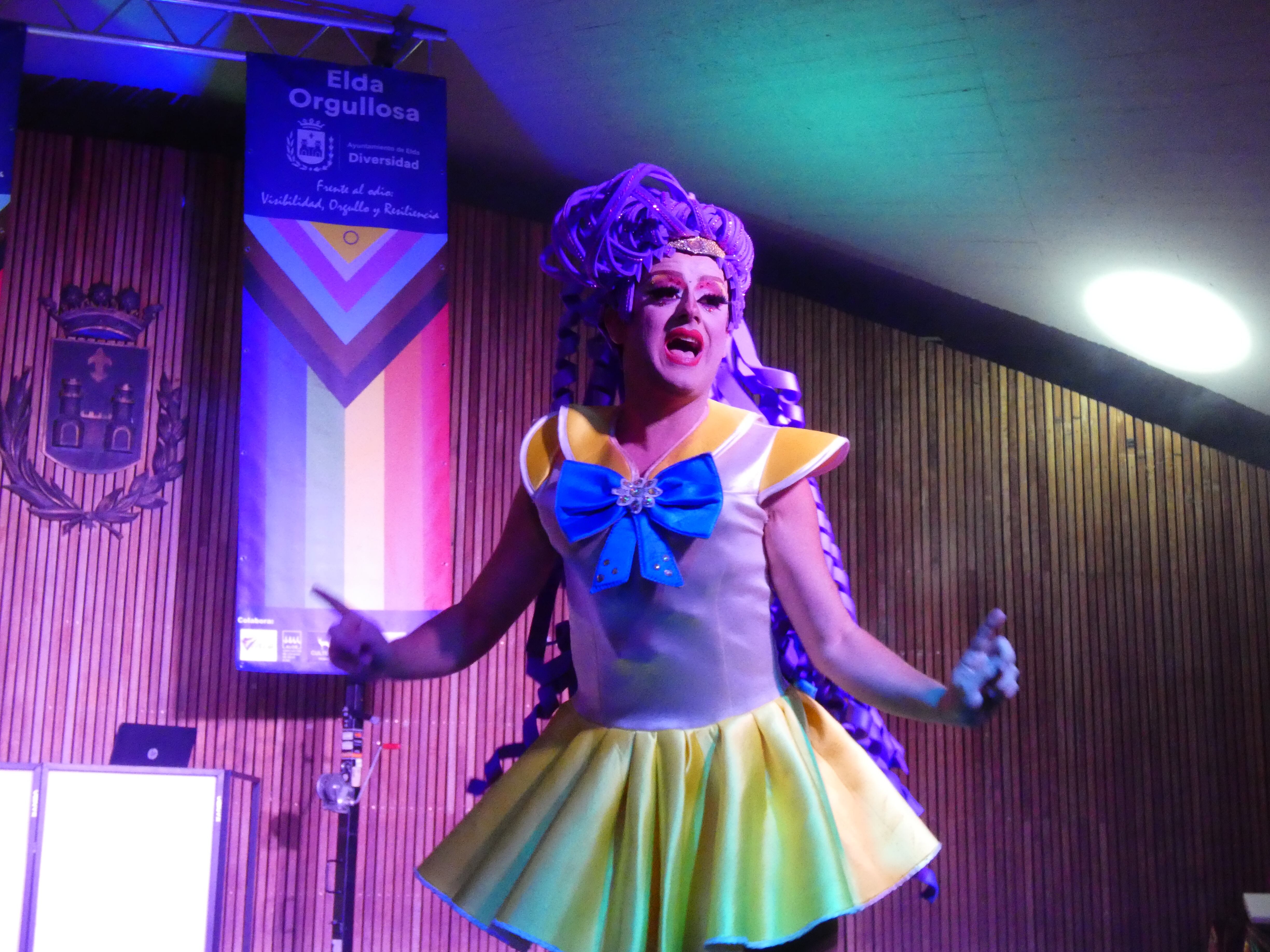 Una de las actuaciones al finalizar el pregón del Orgullo LGTBIQA+ en la Plaza Castelar de Elda