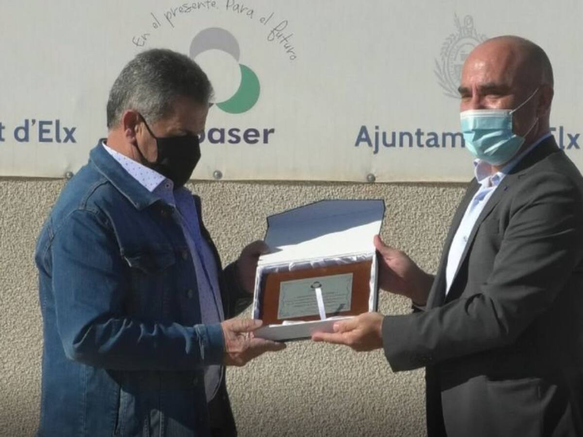 El Ayuntamiento y Urbaser entregan un reconocimiento a los recién jubilados por sus carreras profesionales