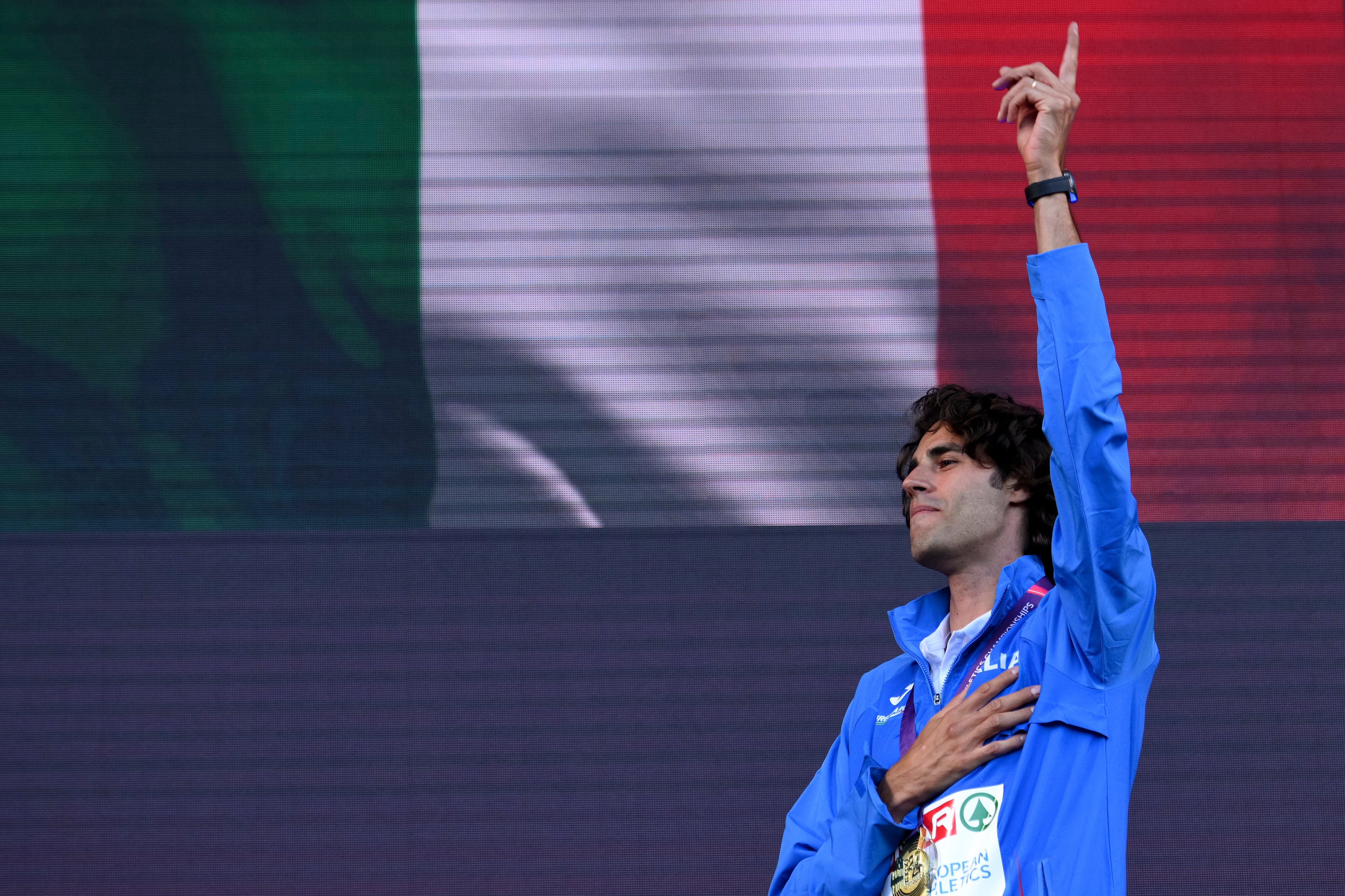 Gianmarco Tamberi celebra su medalla en el Europeo de Atletismo de Roma