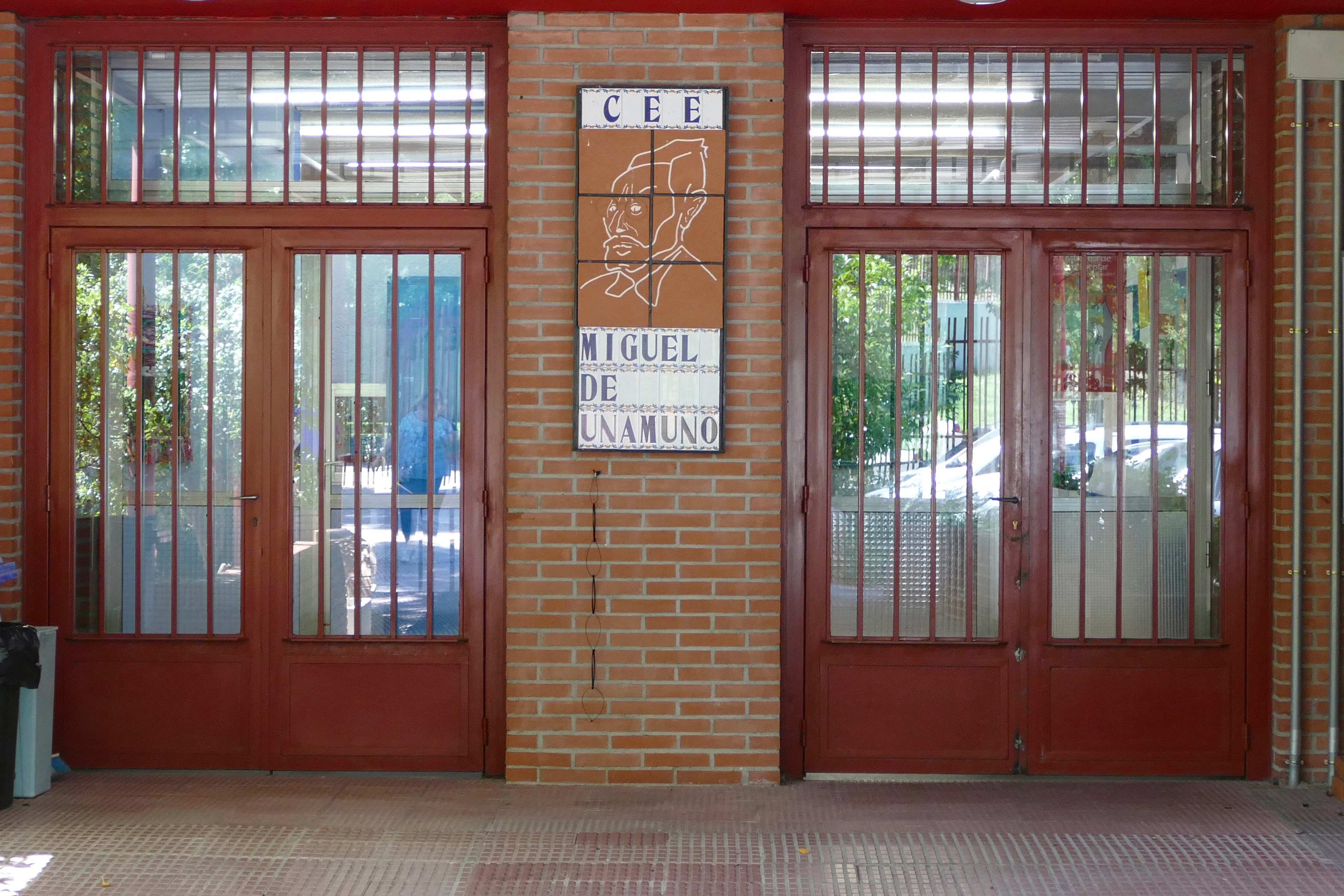 Entrada del C.P.E.E Miguel de Unamuno de Móstoles