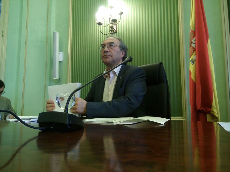 El conseller de Educación, Martí March, explica los presupuestos de 2016 de su departamento.