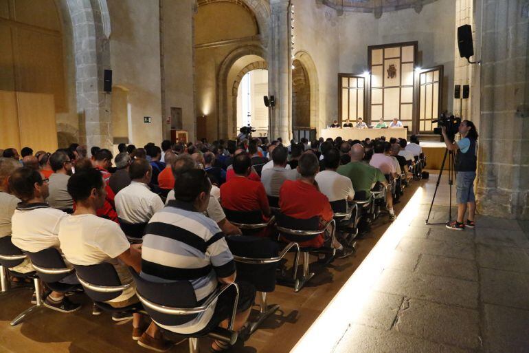 El Comité de Empresa se reunió, en una asamblea celebrada en el Auditorio de San Francisco, con los trabajadores de la planta abulense