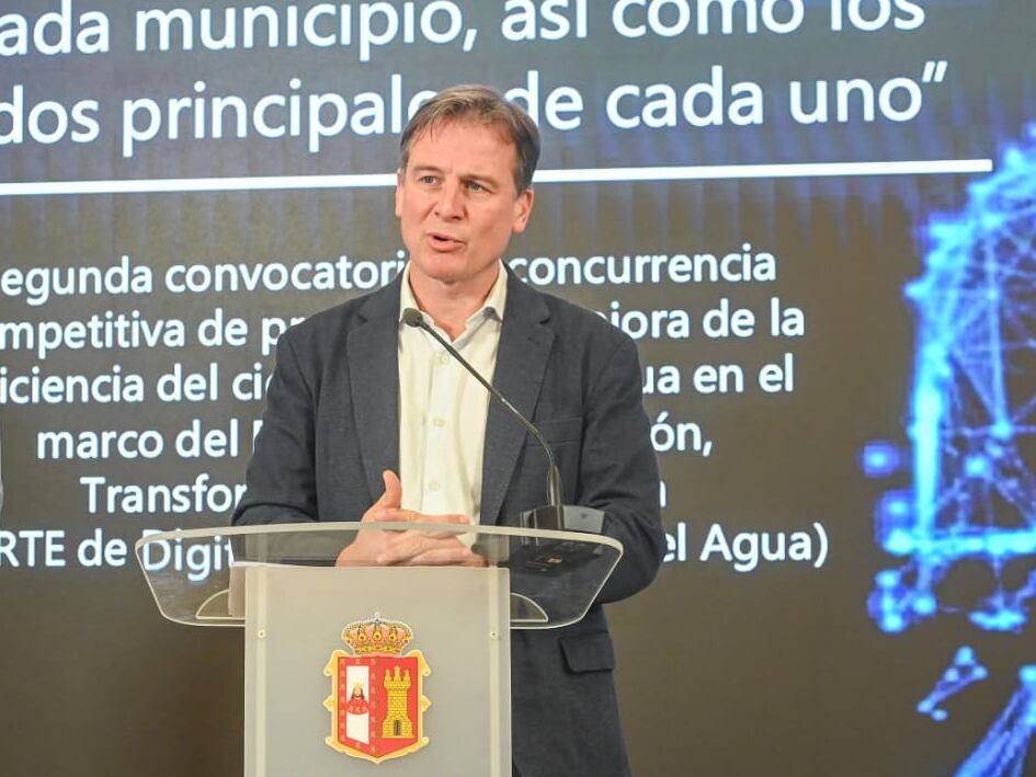 El presidente de la Diputación de Burgos, Borja Suárez, ha presentado el estado de ejecución del PERTE del agua para la provincia