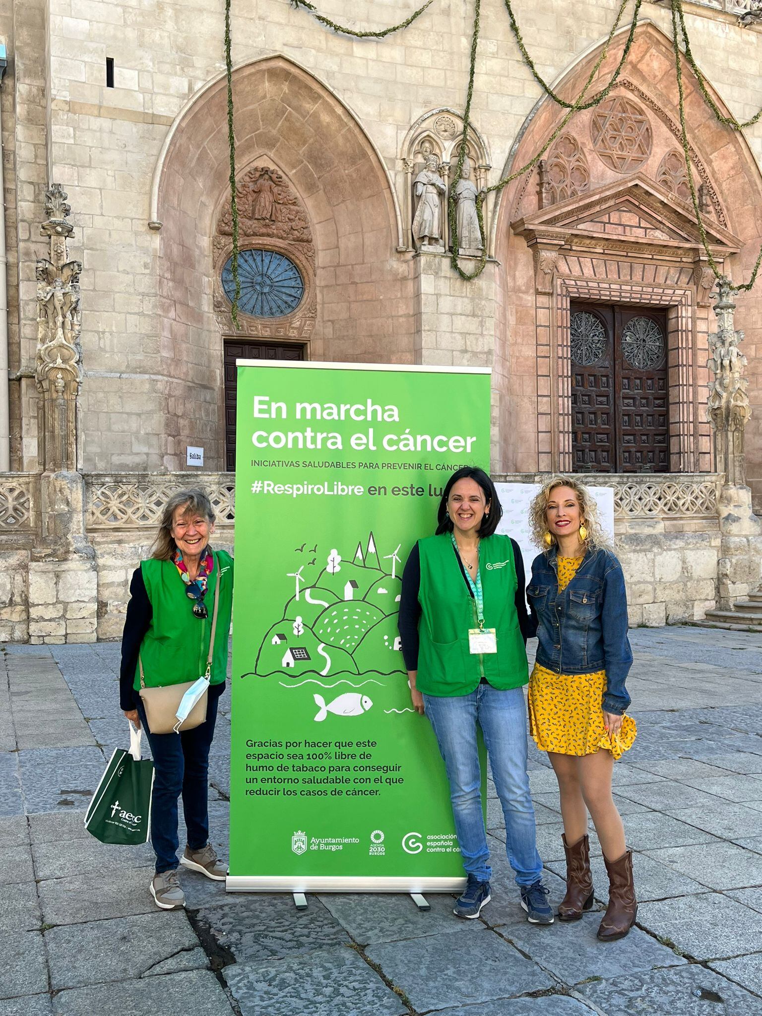 La AECC en la Plaza de Santa María en el Día sin Tabaco