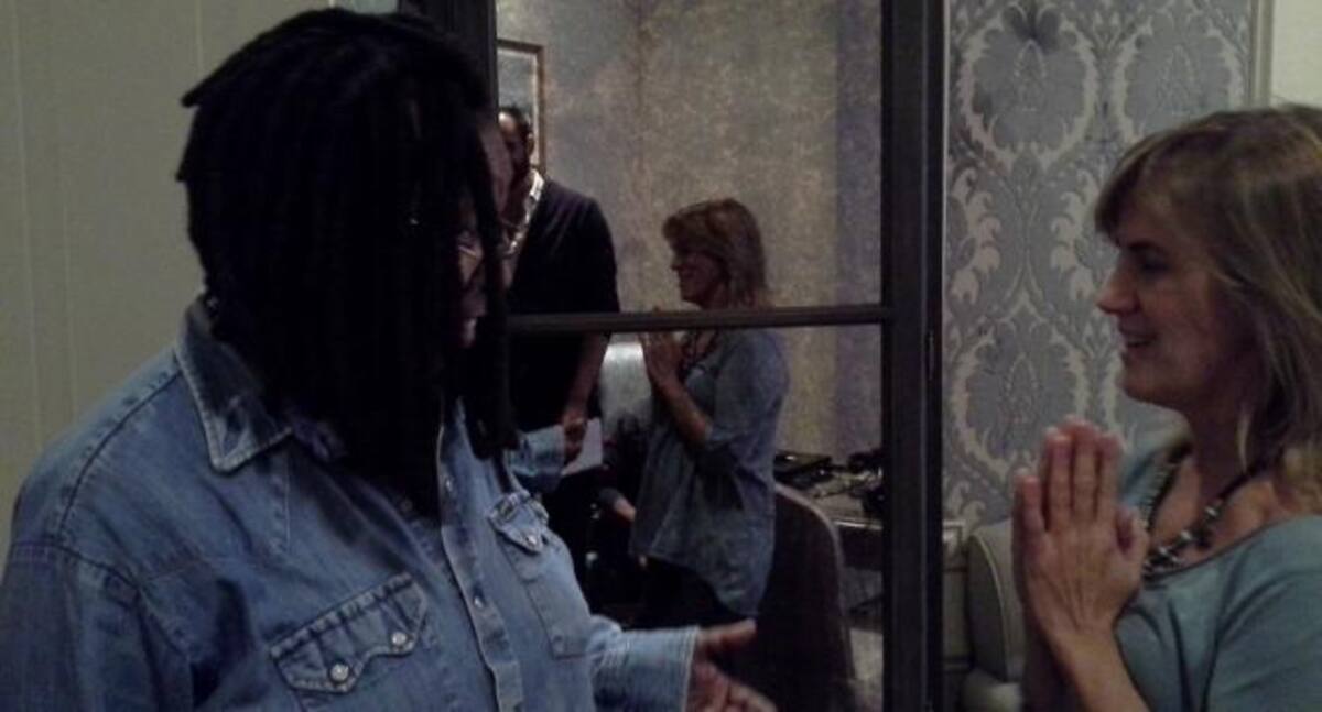 Gemma Nierga se ha desplazado hasta el hotel donde Whoopi Goldberg en Barcelona. La presencia de la actriz en la ciudad, promocionando el musical <i>Sister act</i>, ha significado una buena oportunidad para preguntarle por toda su trayectoria.