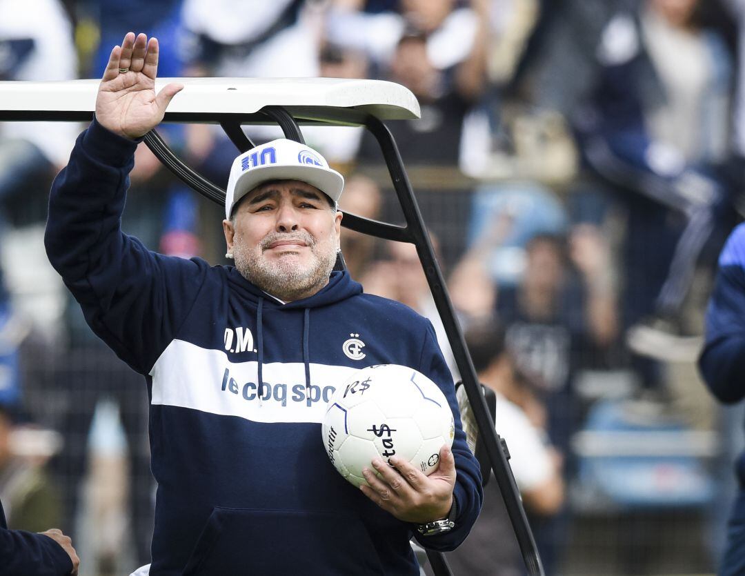 Maradona en la presentación de Gimnasia de la Plata