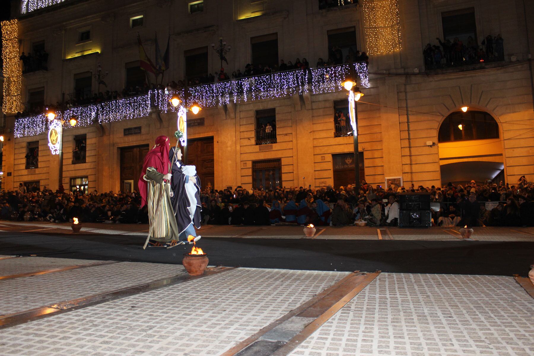 La Sagrada Família en la seua aparició en la plaça d'Espanya per a l'Adoració
