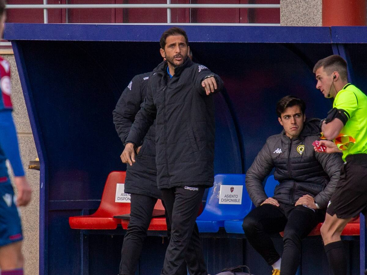 Rueda de prensa de Sergio Mora, técnico del Hércules, en la previa del partido ante el Puertollano