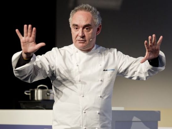 Ferran Adrià visita la Universidad de Salamanca en la ‘Gira Centenario’ de Telefónica