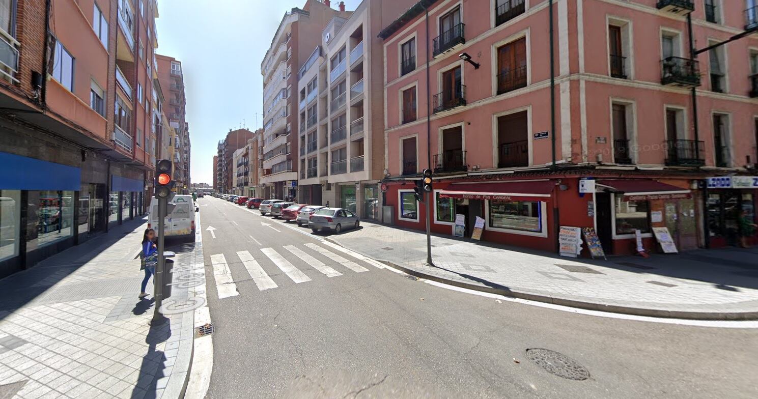 Vista de la calle Panaderos desde el Caño Argales