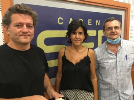 Rafael Obrero, Elena Lázaro y Juan Andrés de Gracia, integrantes de la tertulia La Mesa de Córdoba. Radio Córdoba Cadena SER