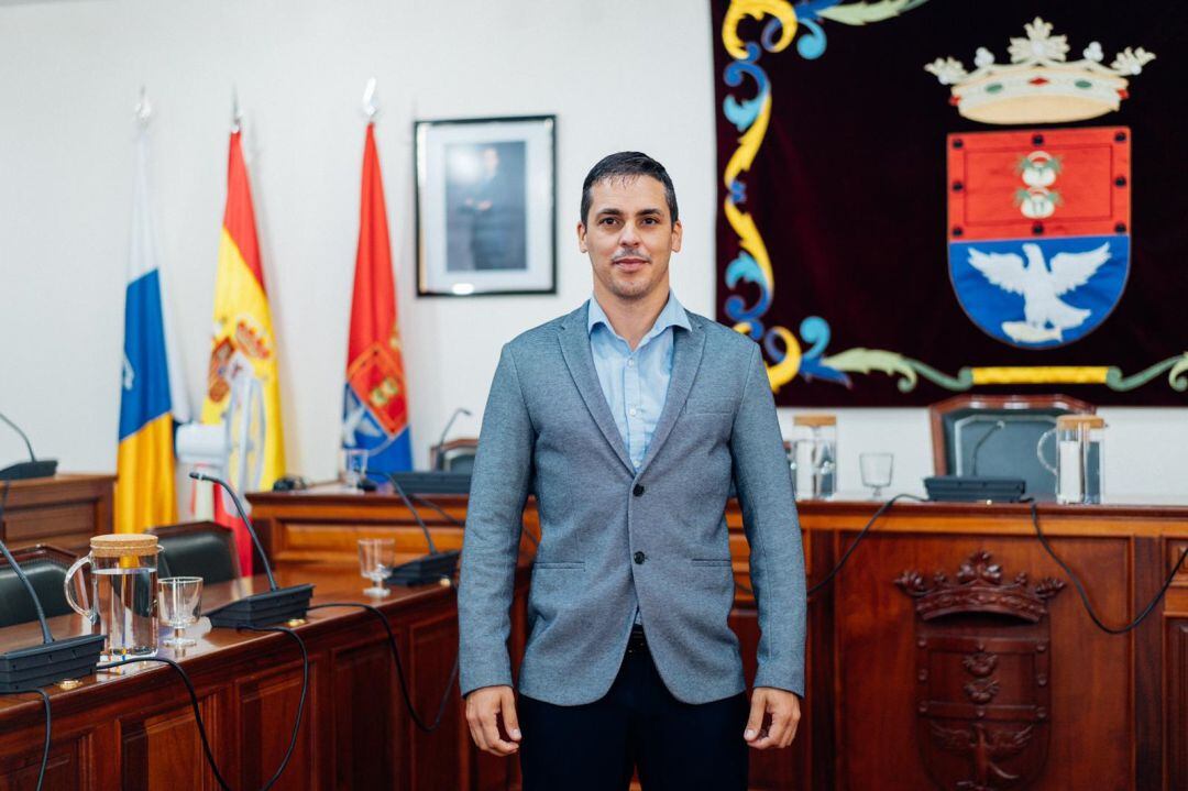 La alcaldesa de Arrecife, Ástrid Pérez, delega las áreas de Urbanismo y Vivienda a Eduardo Placeres. 