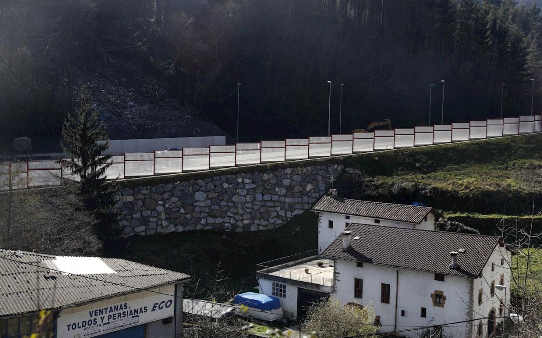 Los análisis de agua y aire en Zaldibar descartan riesgos para la salud 