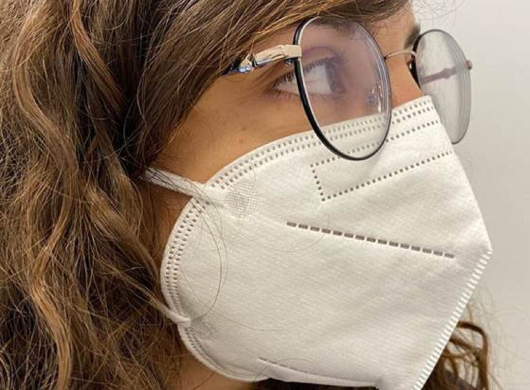 Mujer con mascarilla