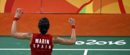 Carolina Marín celebra el oro tras vencer a la india Sindhu Pusarla