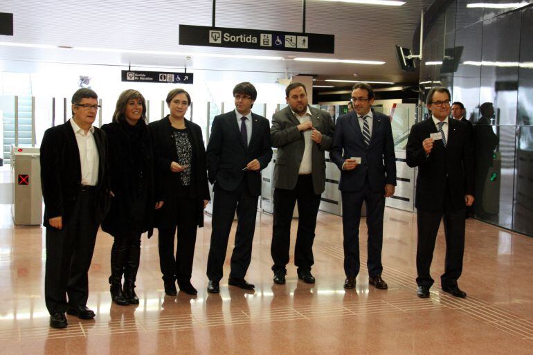 L'arribada de les autoritats a la parada de metro de la L9 de Zona Universitària, el 12 de febrer del 2016