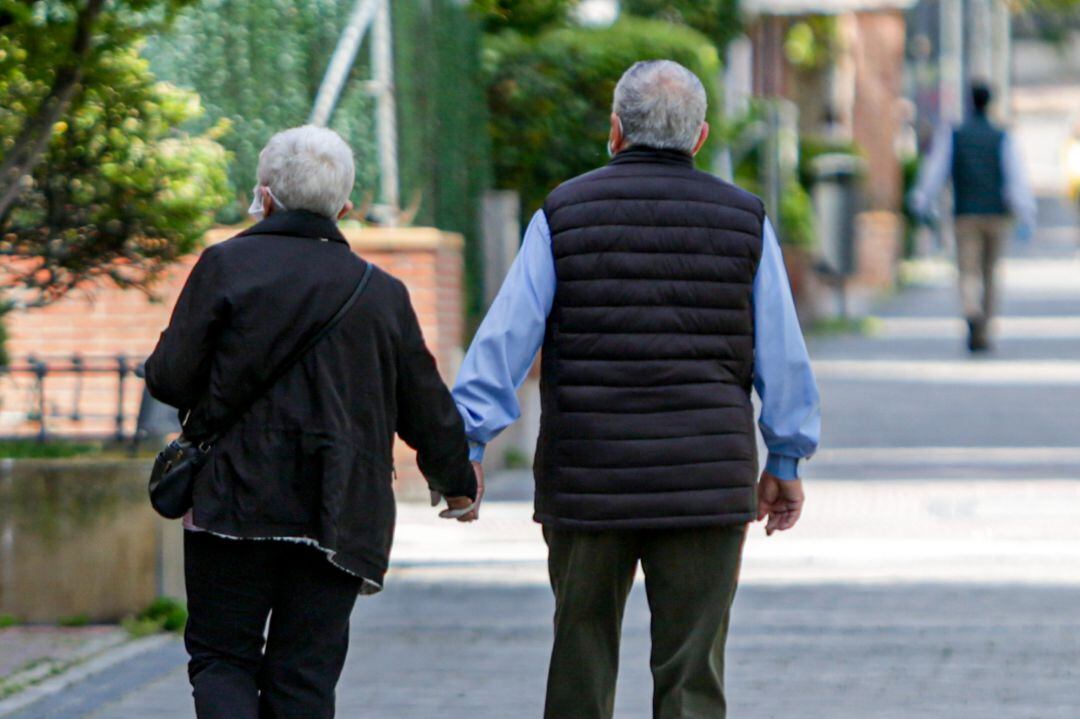 Dos ancianos en un parque