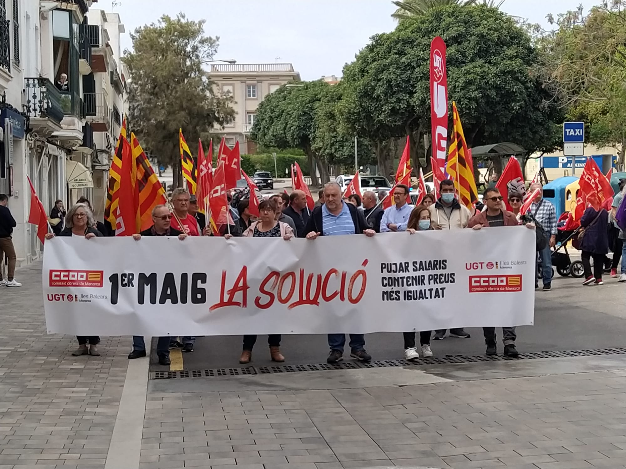 La manifestació de Maó va tenir una participació pobre.