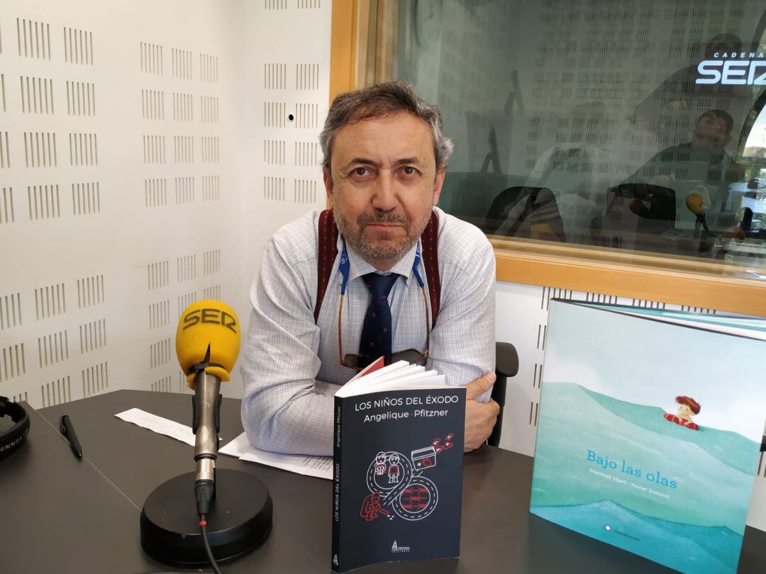 Chema Contreras, director de Rincón Literario, con las recomendaciones de hoy.