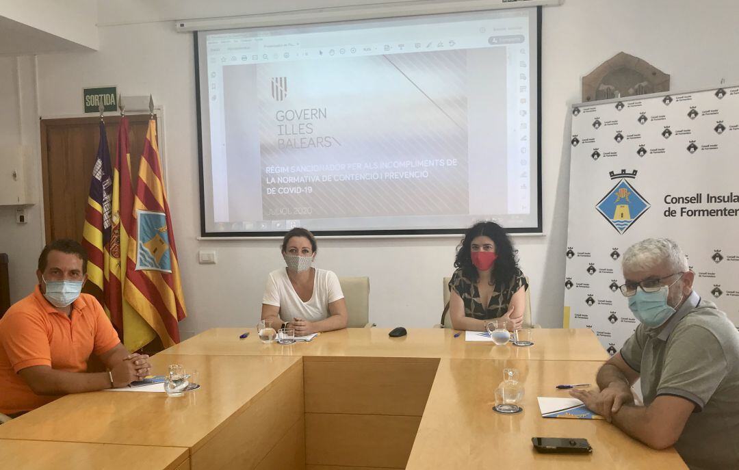 La presidenta Alejandra Ferrer y la consellera Isabel Castro, en una imagen de archivo