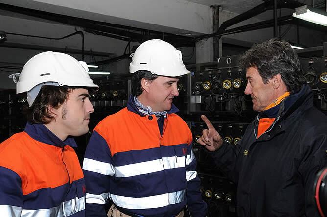Fernando Alonso, José Ramón de la Morena y Mariano Revilla departiendo antes del programa. [Foto: Pedro Menédez]