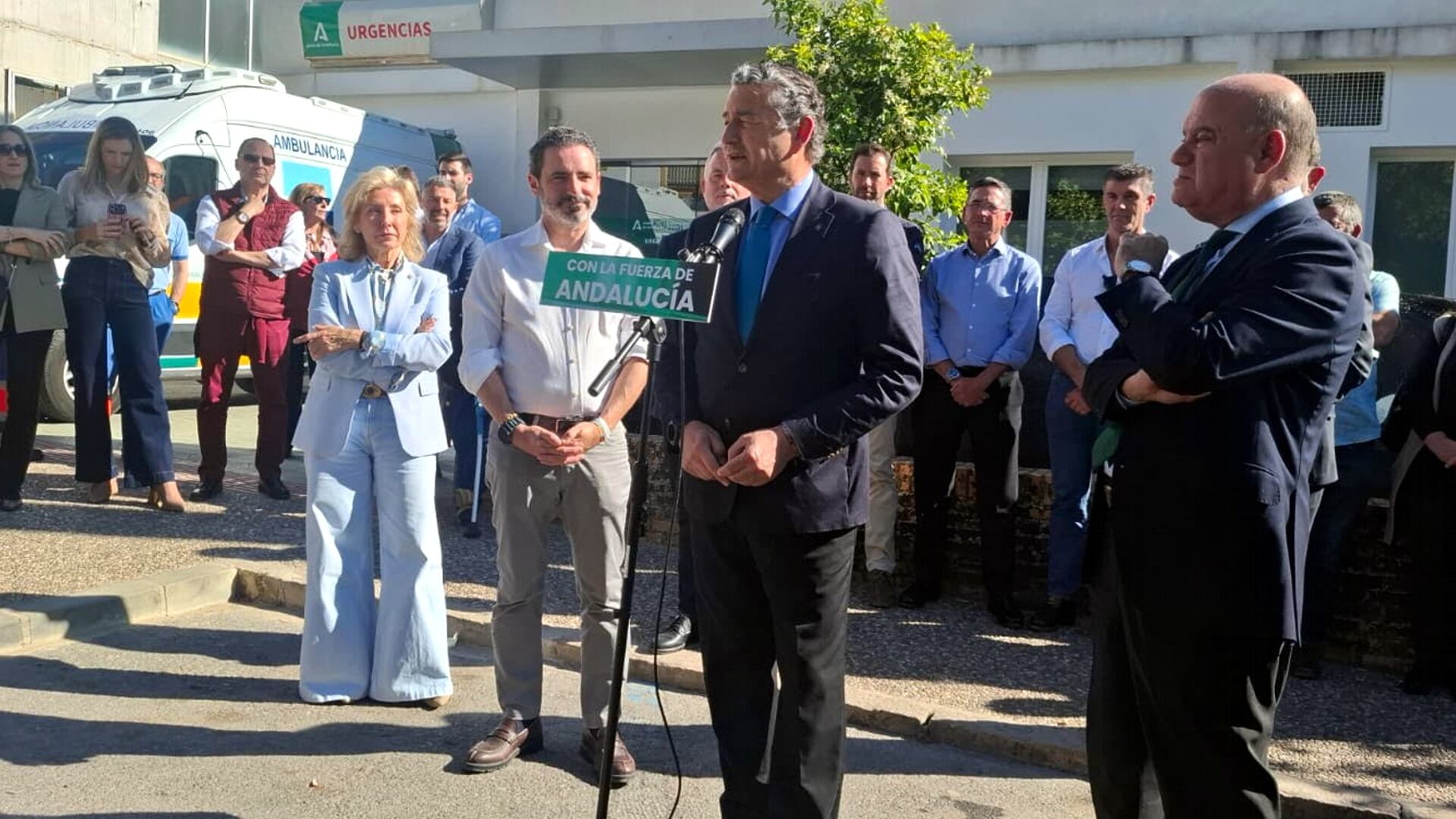Antonio Sanz a las puertas del centro de salud de Antequera