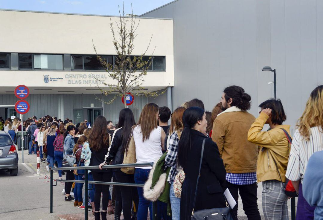 Colas para acceder al casting de la película